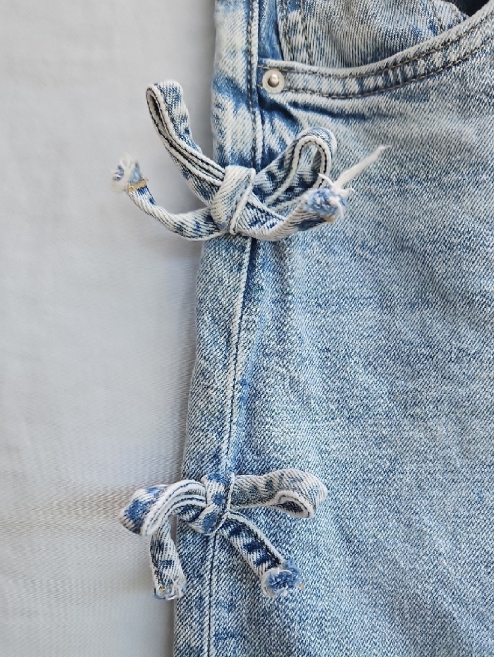 H&M Light Blue Wide-Leg Jeans with Ribbon Accents Girl 10 - Picture 4 of 6